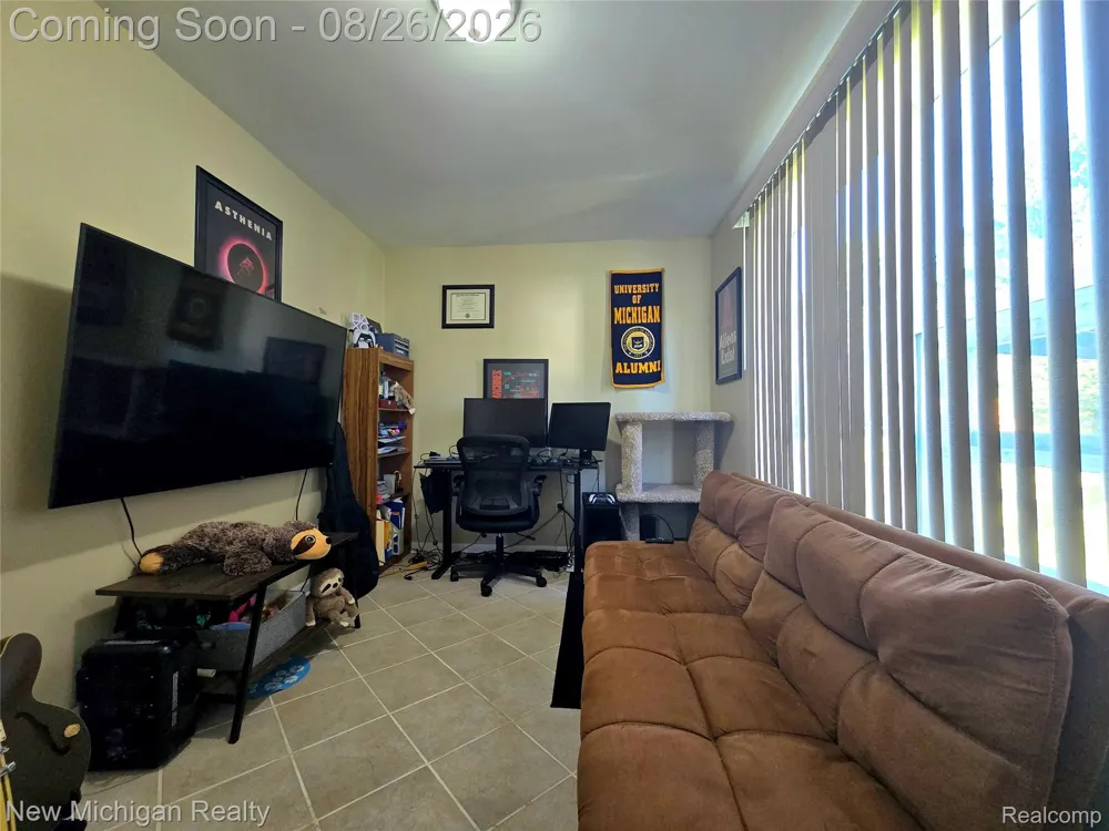 679 Andover Woods Drive Fenton City, MI 48430