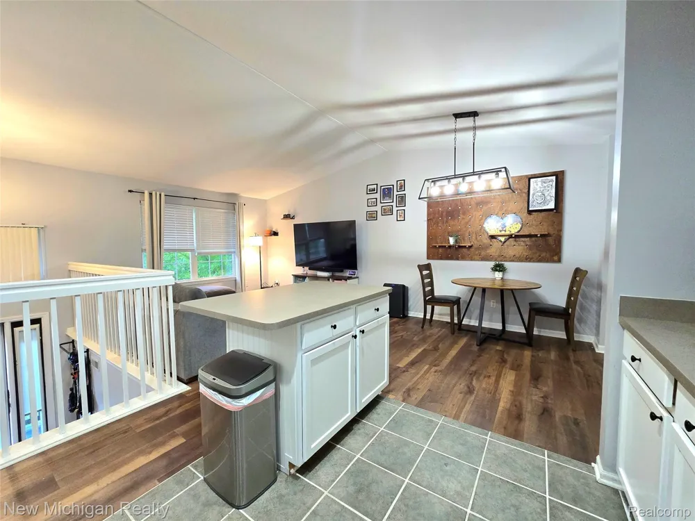 679 Andover Woods Drive Fenton City, MI 48430