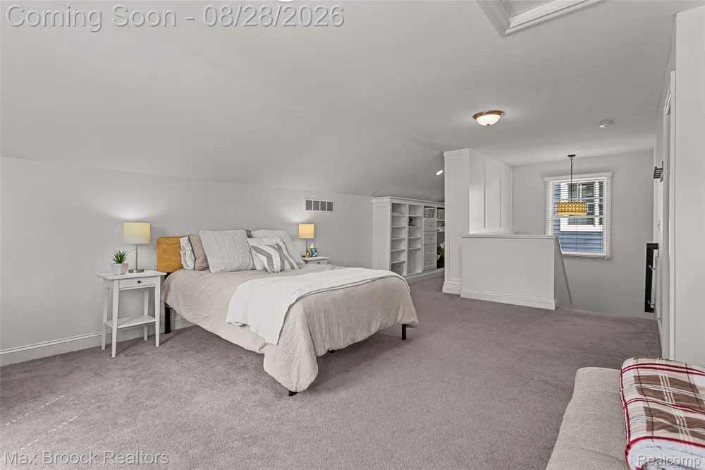 1840 Washington Boulevard Birmingham City, MI 48009