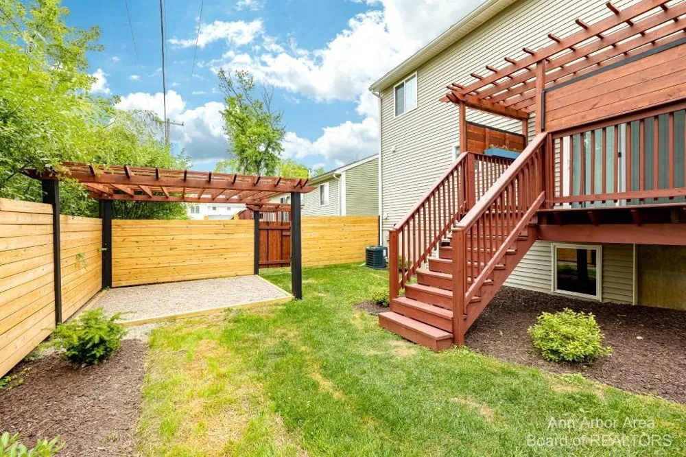 2 Maple Vlg Court Ann Arbor City, MI 48103