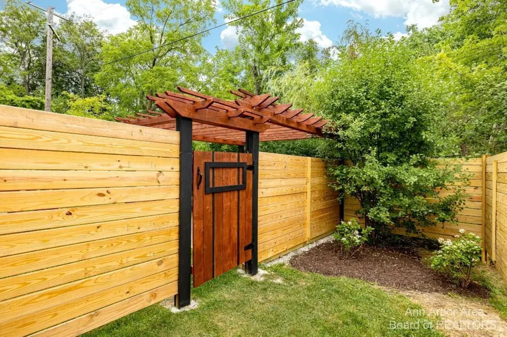 2 Maple Vlg Court Ann Arbor City, MI 48103