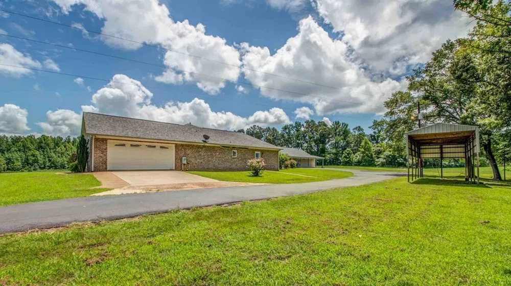 1215 Beaver Creek Dr Mason, TN 38049