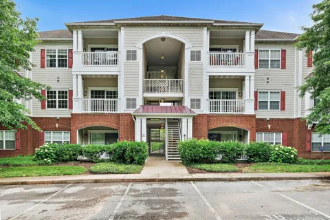 8221 Lenox Creekside Dr #10