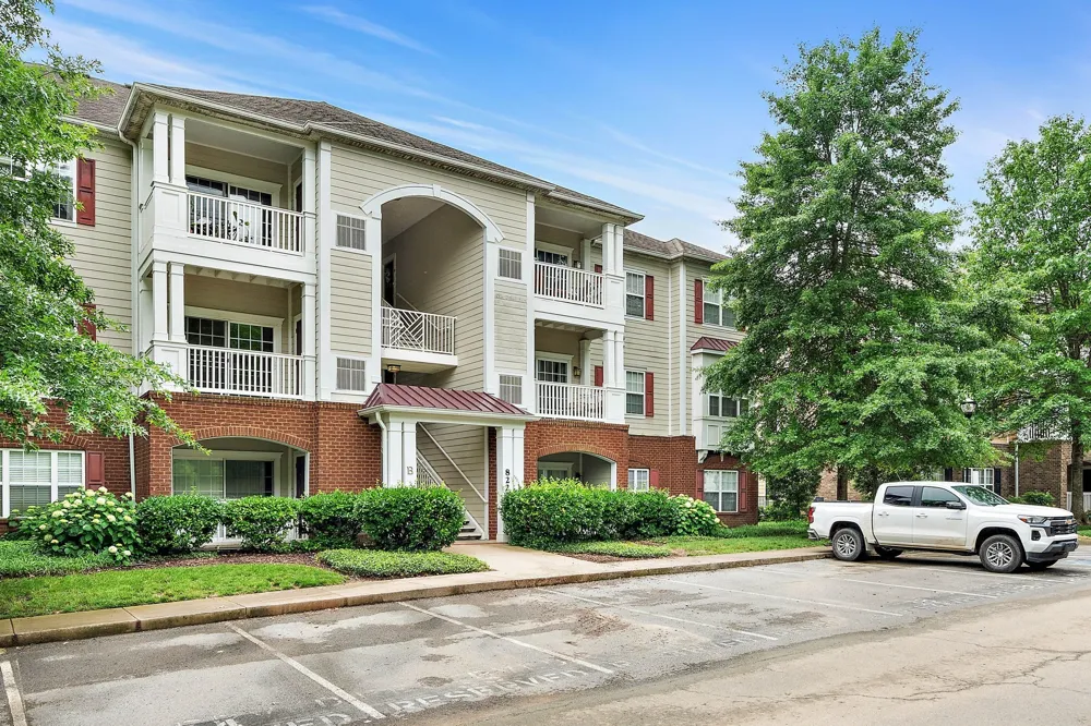 8221 Lenox Creekside Dr #10 Antioch, TN 37013