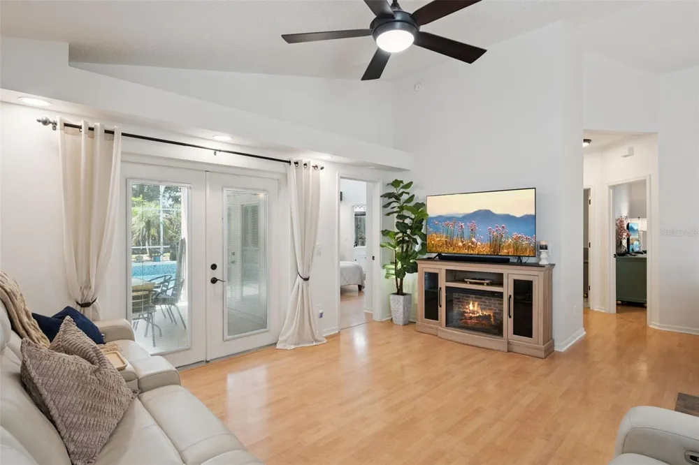 1038 ROYAL OAKS DRIVE Apopka, FL 32703