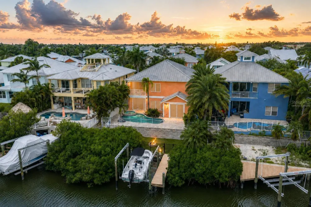 6411 GRENADA ISLAND AVENUE Apollo Beach, FL 33572