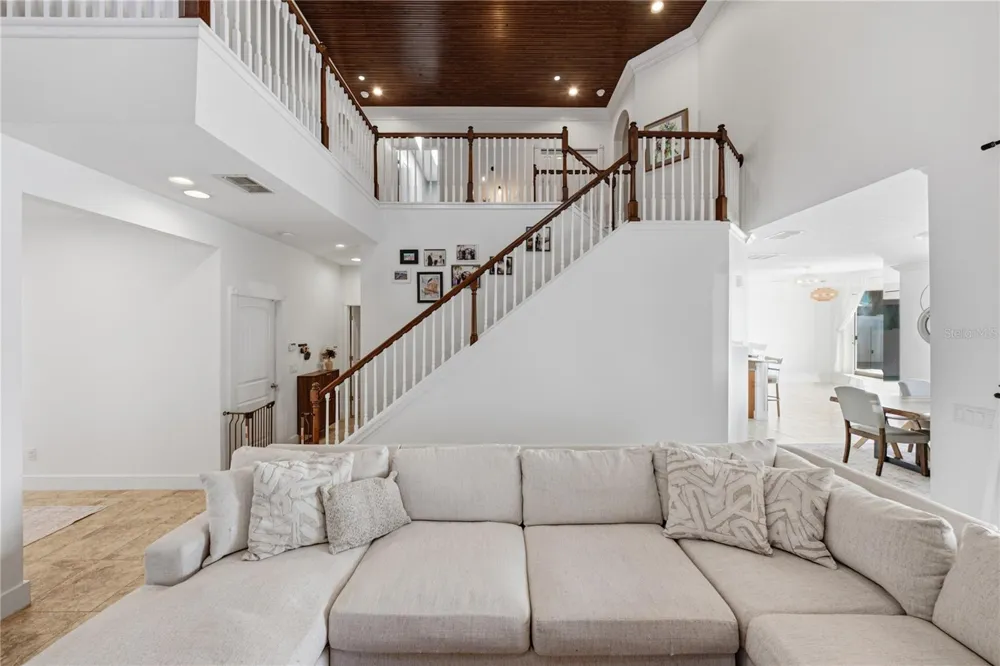 6411 GRENADA ISLAND AVENUE Apollo Beach, FL 33572