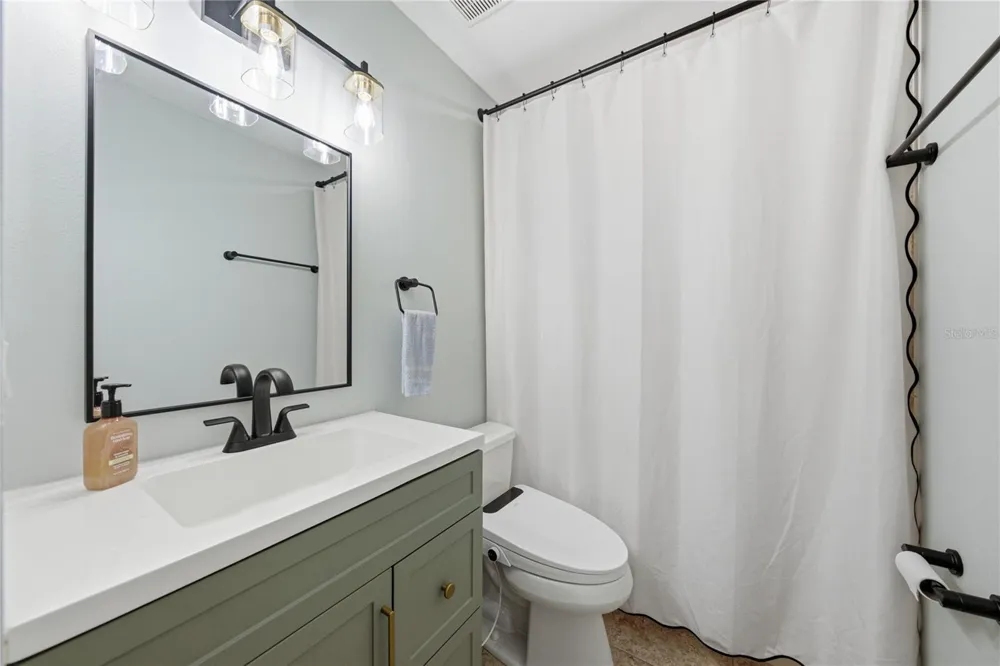 6411 GRENADA ISLAND AVENUE Apollo Beach, FL 33572