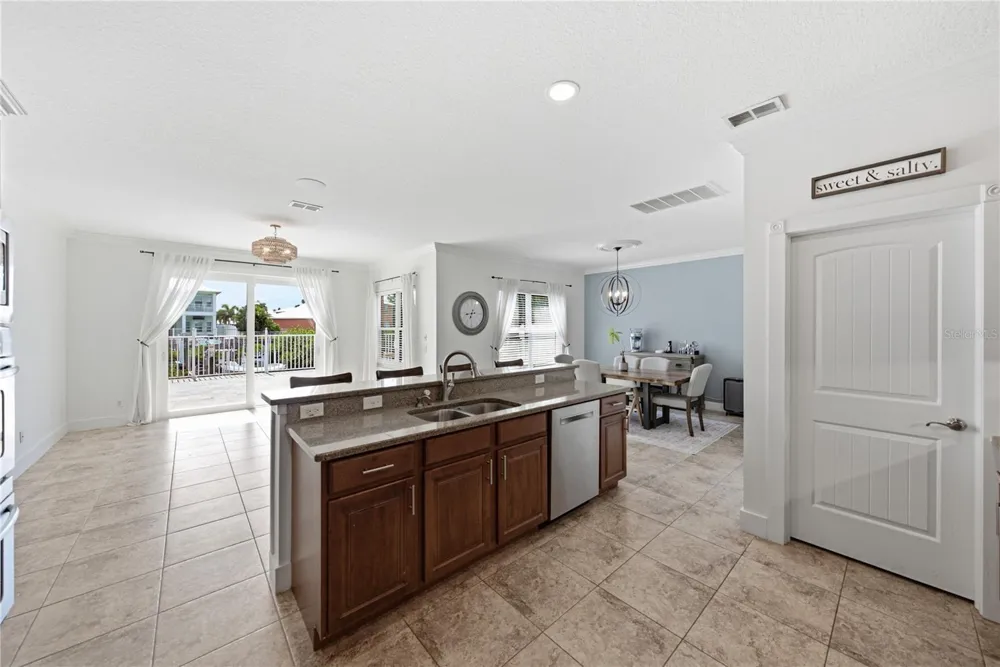 6411 GRENADA ISLAND AVENUE Apollo Beach, FL 33572