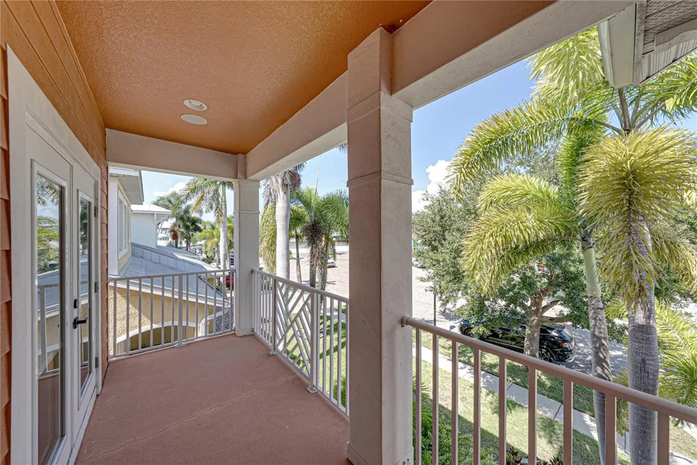 6411 GRENADA ISLAND AVENUE Apollo Beach, FL 33572
