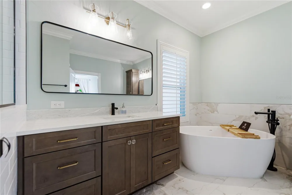6411 GRENADA ISLAND AVENUE Apollo Beach, FL 33572