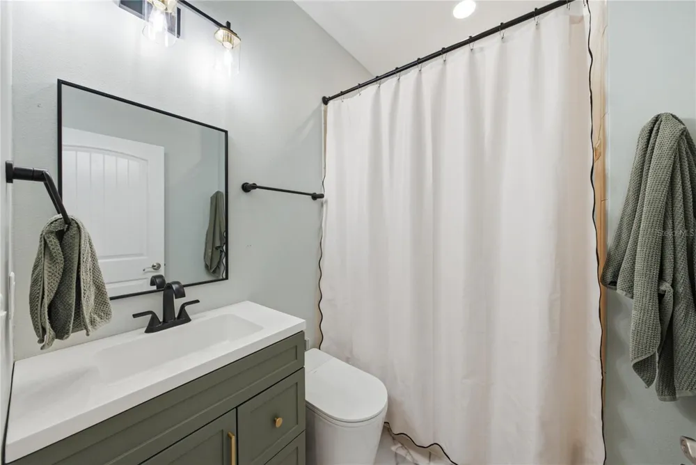 6411 GRENADA ISLAND AVENUE Apollo Beach, FL 33572