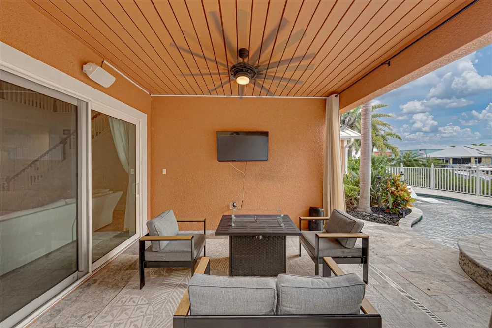 6411 GRENADA ISLAND AVENUE Apollo Beach, FL 33572