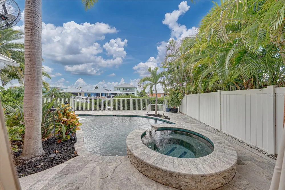 6411 GRENADA ISLAND AVENUE Apollo Beach, FL 33572