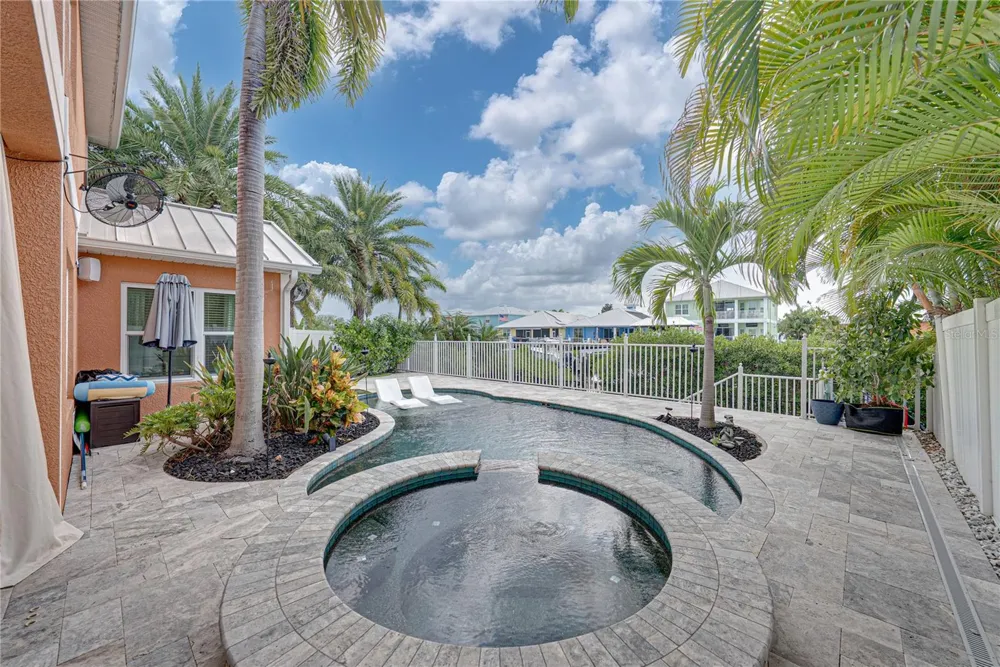 6411 GRENADA ISLAND AVENUE Apollo Beach, FL 33572