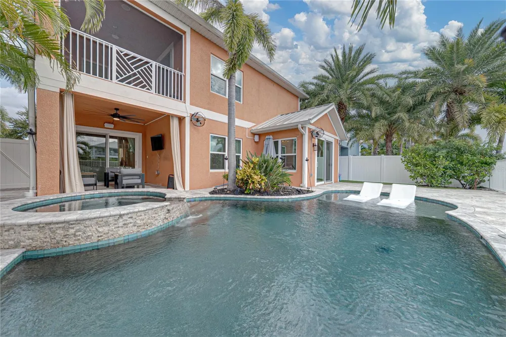 6411 GRENADA ISLAND AVENUE Apollo Beach, FL 33572