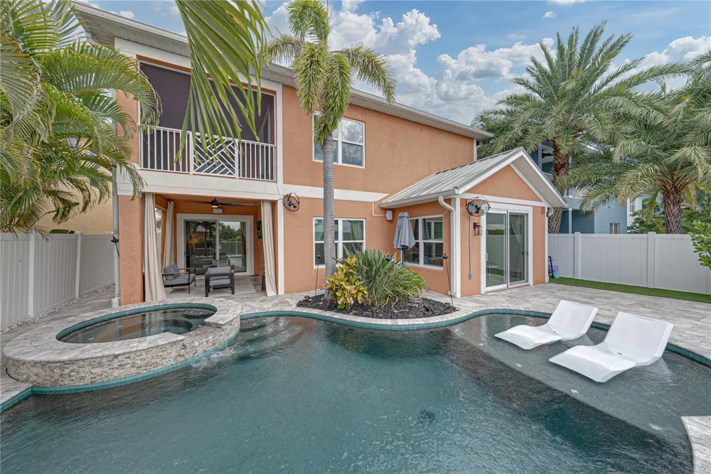 6411 GRENADA ISLAND AVENUE Apollo Beach, FL 33572