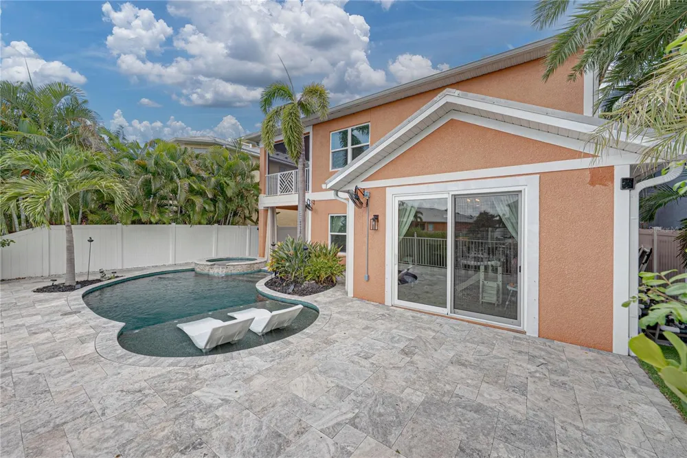 6411 GRENADA ISLAND AVENUE Apollo Beach, FL 33572