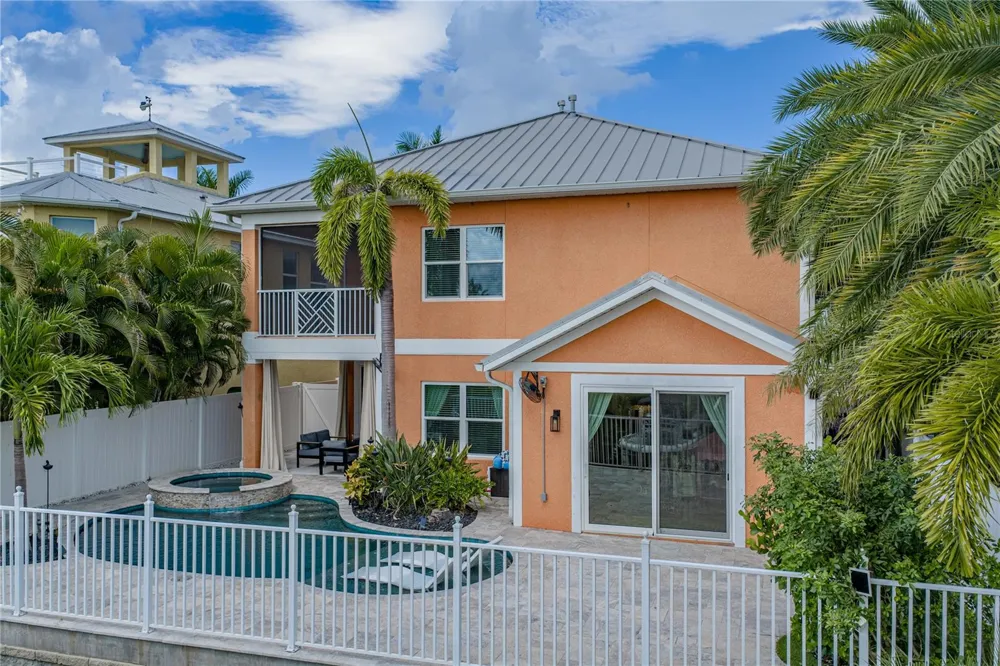 6411 GRENADA ISLAND AVENUE Apollo Beach, FL 33572