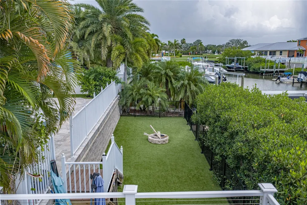 6411 GRENADA ISLAND AVENUE Apollo Beach, FL 33572
