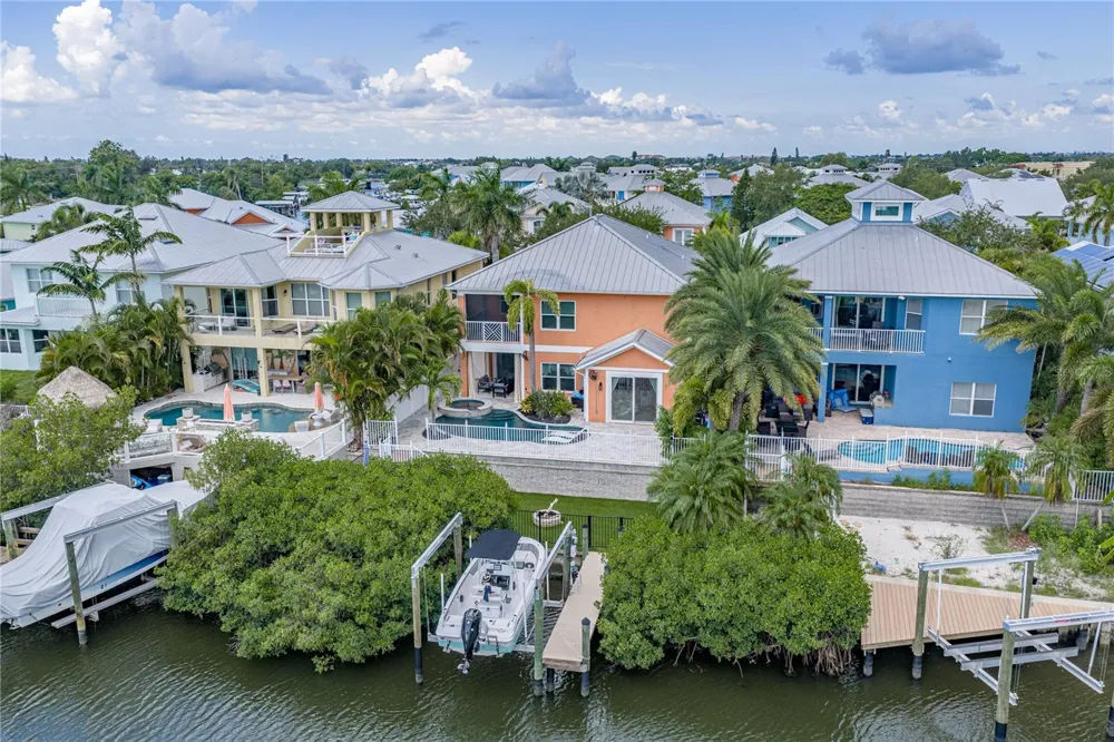 6411 GRENADA ISLAND AVENUE Apollo Beach, FL 33572