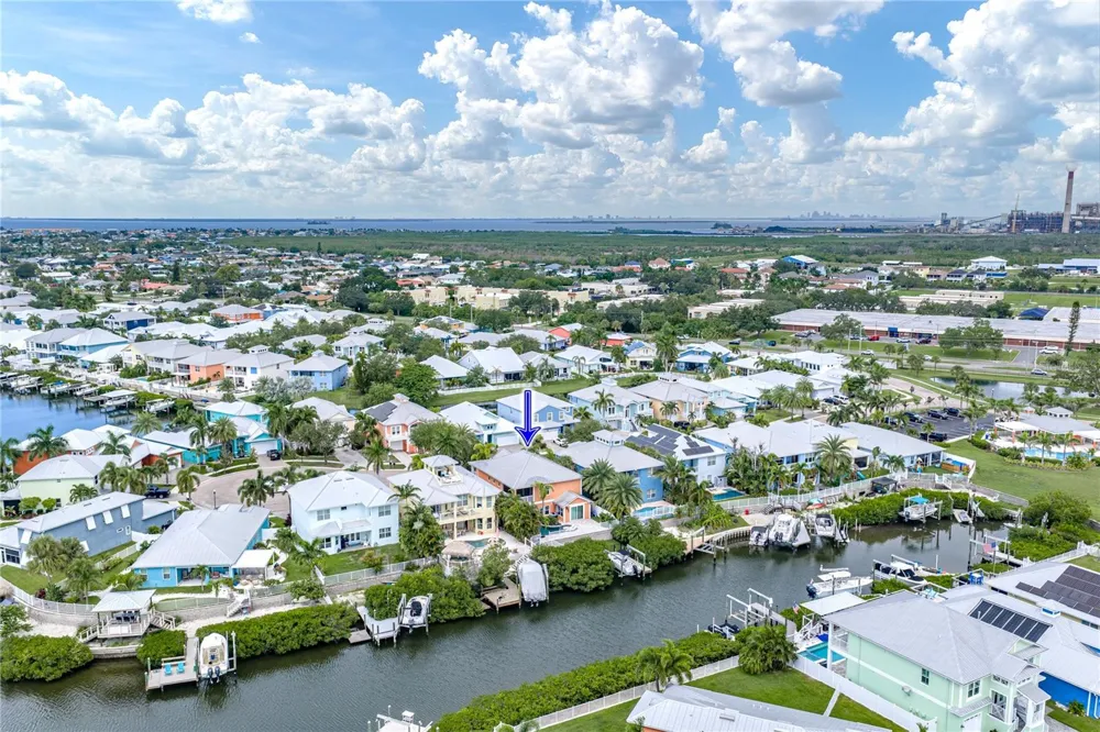 6411 GRENADA ISLAND AVENUE Apollo Beach, FL 33572