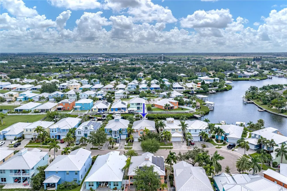 6411 GRENADA ISLAND AVENUE Apollo Beach, FL 33572