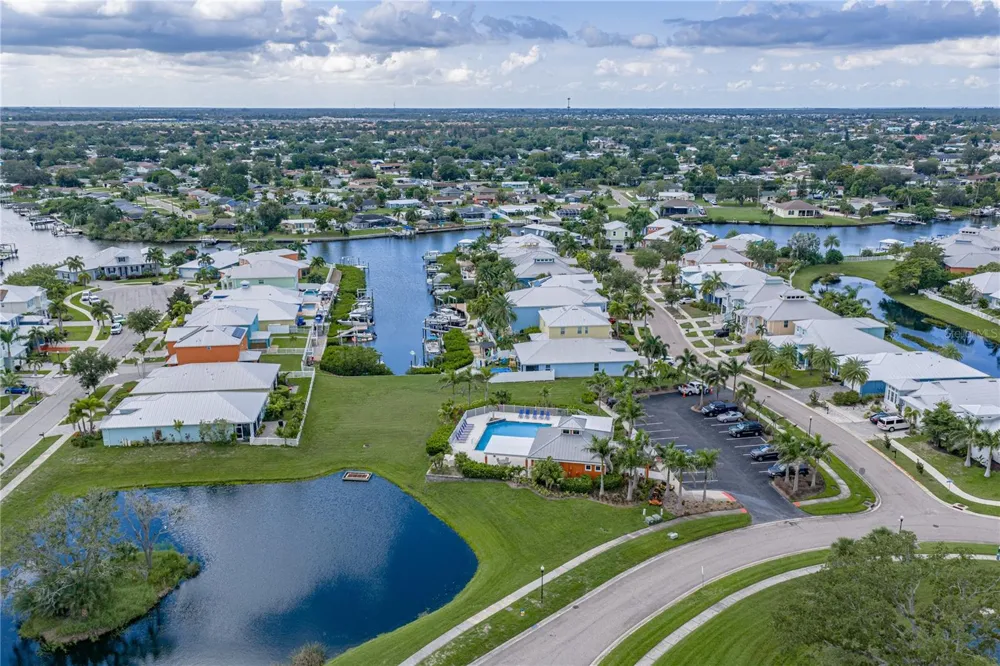 6411 GRENADA ISLAND AVENUE Apollo Beach, FL 33572