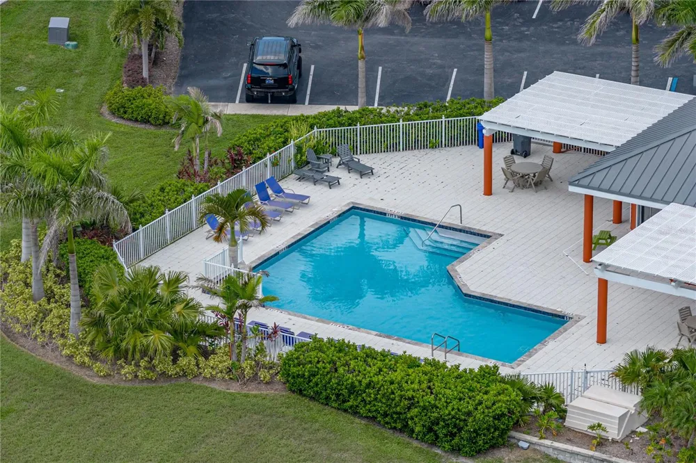 6411 GRENADA ISLAND AVENUE Apollo Beach, FL 33572