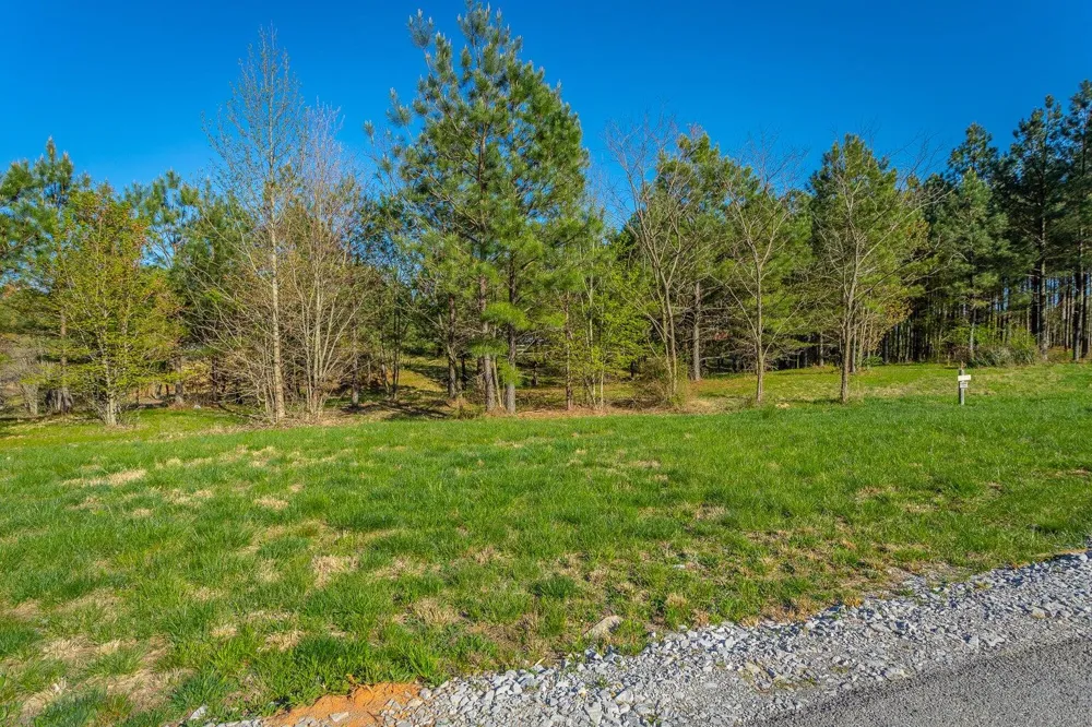 285 Pioneer Road Jasper, TN 37347