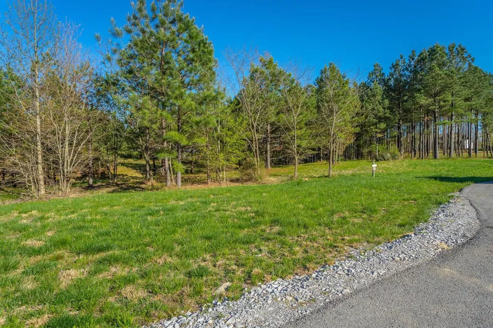285 Pioneer Road Jasper, TN 37347
