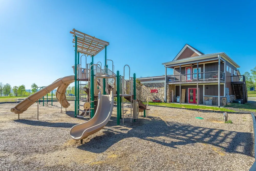 285 Pioneer Road Jasper, TN 37347