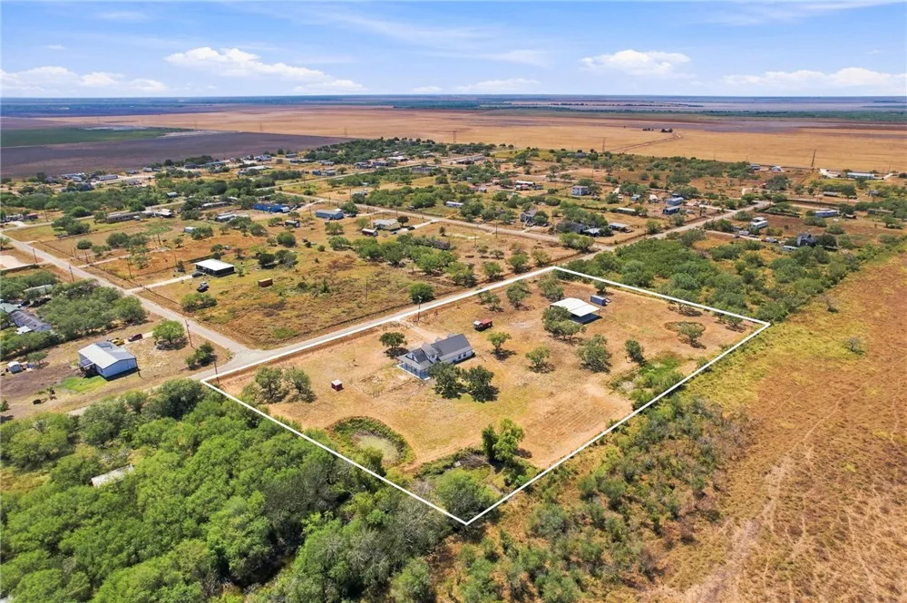 4629 Chuckwagon Robstown, TX 78380