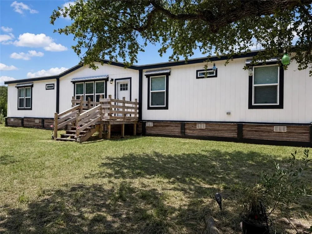 295 Griffith Drive Rockport, TX 78382