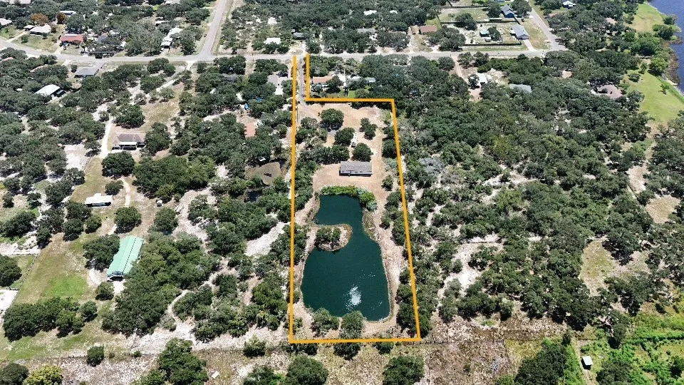 295 Griffith Drive Rockport, TX 78382