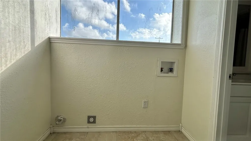 2738 Dallas Avenue Ingleside, TX 78362