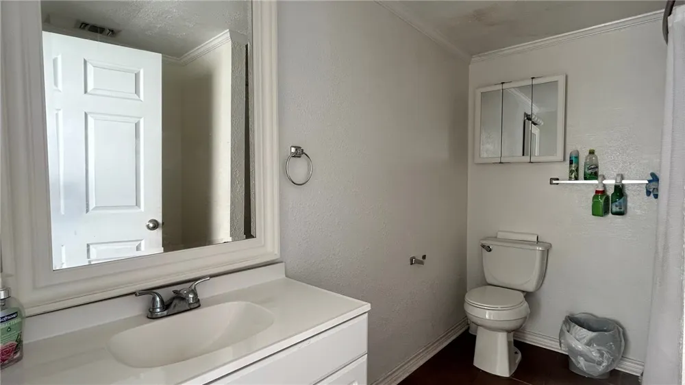 2738 Dallas Avenue Ingleside, TX 78362