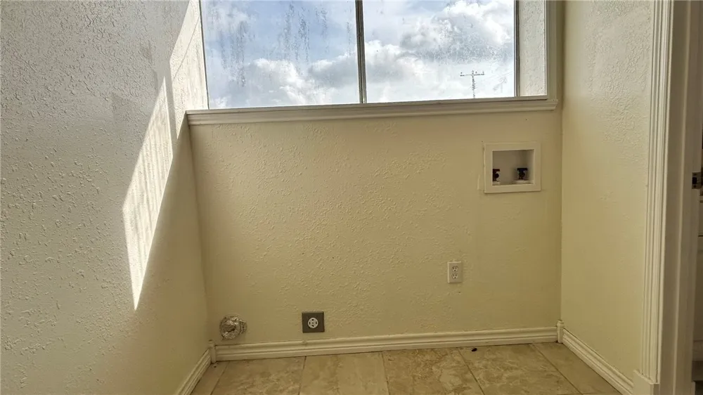 2738 Dallas Avenue Ingleside, TX 78362
