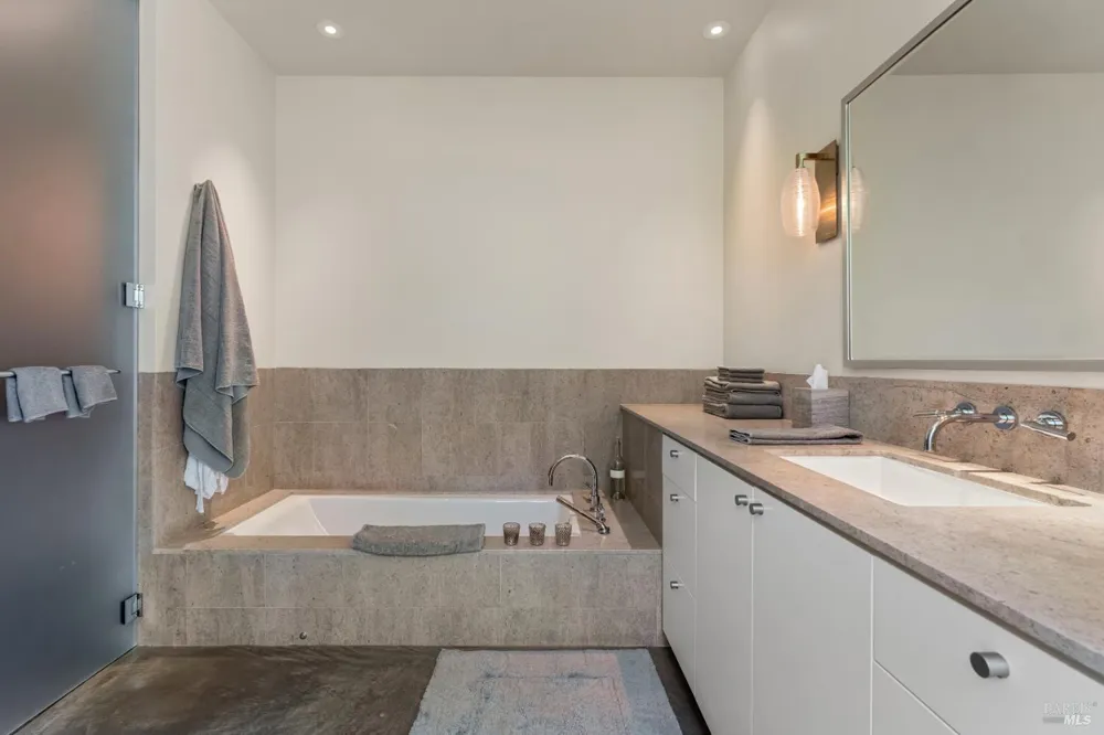 3027 Vichy Avenue Napa, CA 94558