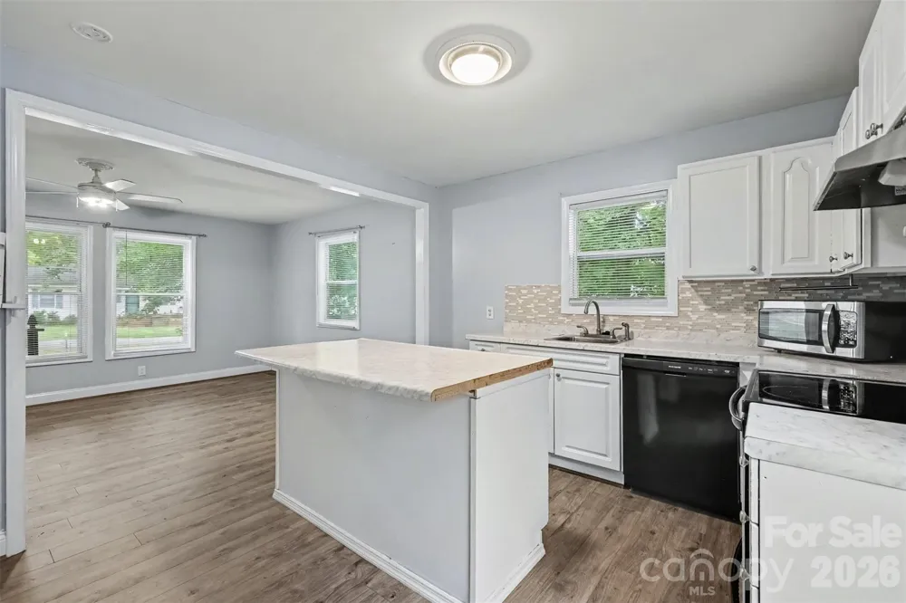 802 Stowe Drive Lowell, NC 28098