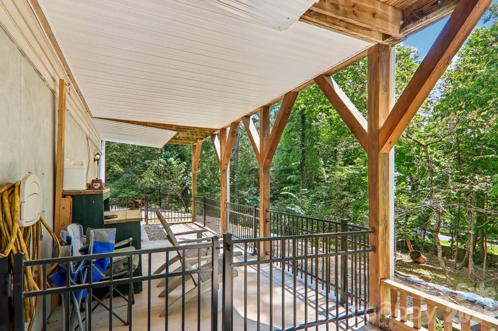 7 Maple Leaf Drive Hendersonville, NC 28739