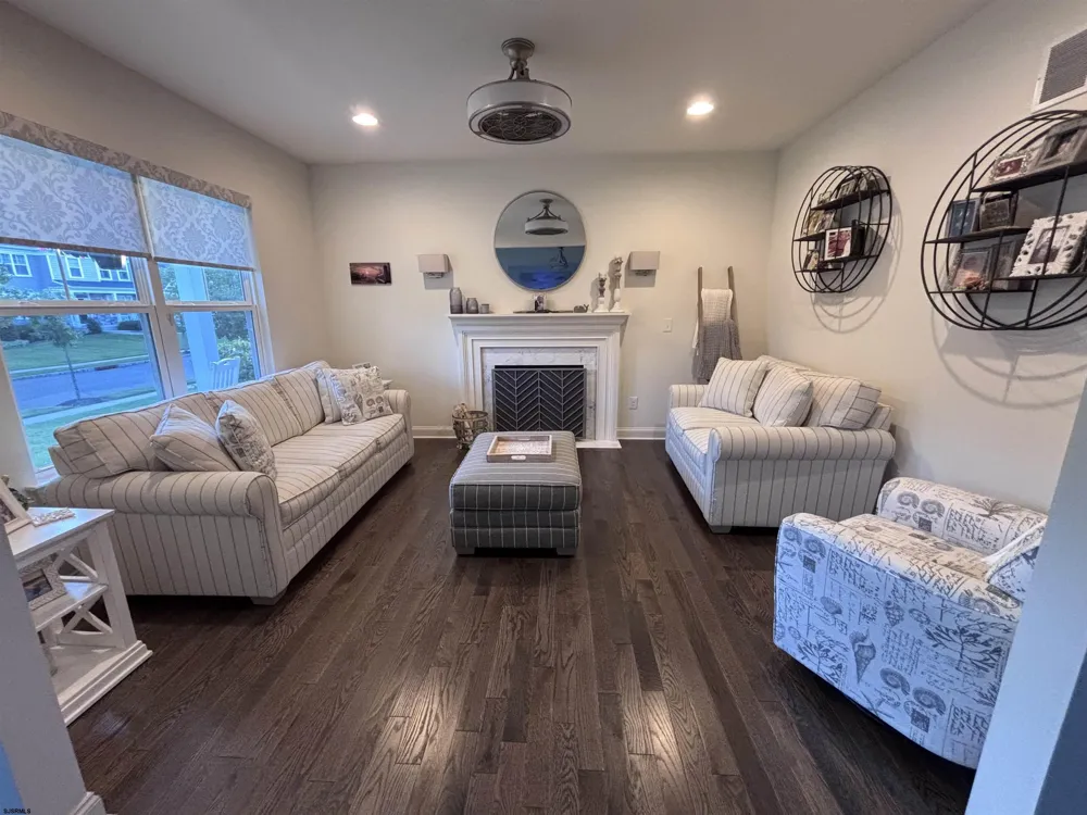 30 Monet Dr Mays Landing, NJ 08330