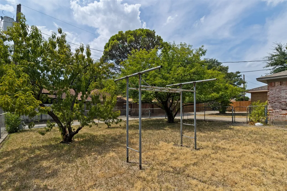 5842 marview Lane Dallas, TX 75227
