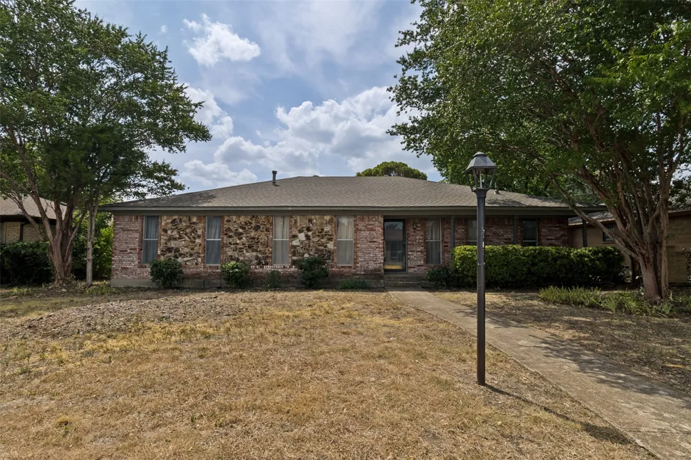 5842 marview Lane Dallas, TX 75227