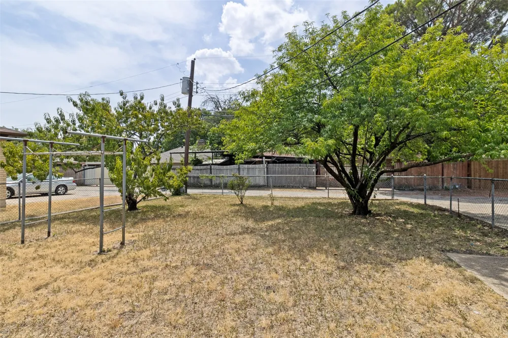 5842 marview Lane Dallas, TX 75227