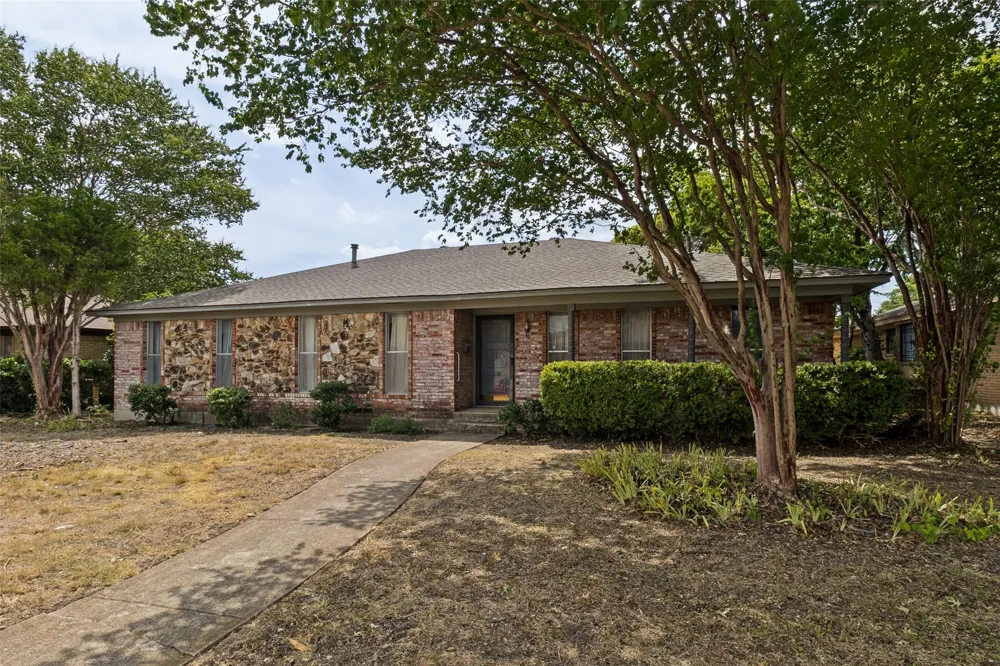 5842 marview Lane Dallas, TX 75227