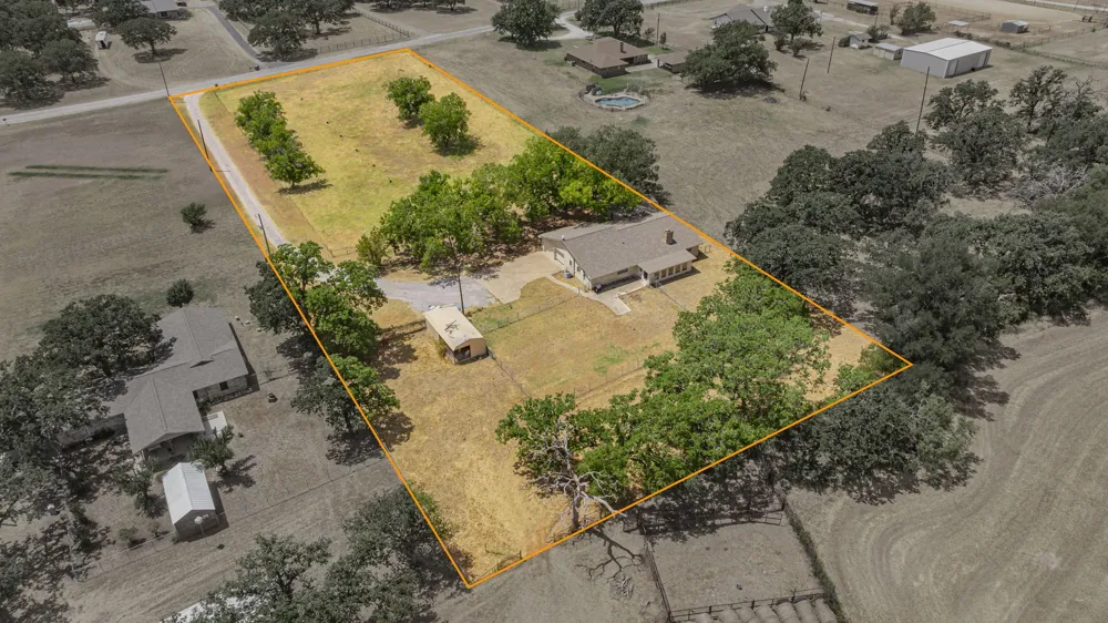 907 County Road 484 Stephenville, TX 76401