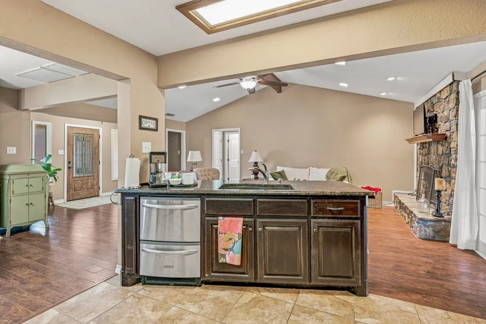 907 County Road 484 Stephenville, TX 76401