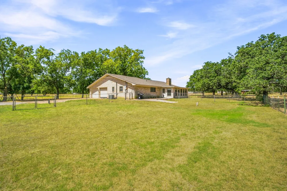 907 County Road 484 Stephenville, TX 76401
