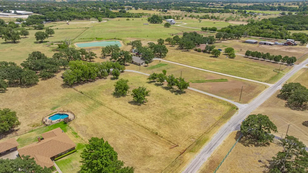 907 County Road 484 Stephenville, TX 76401